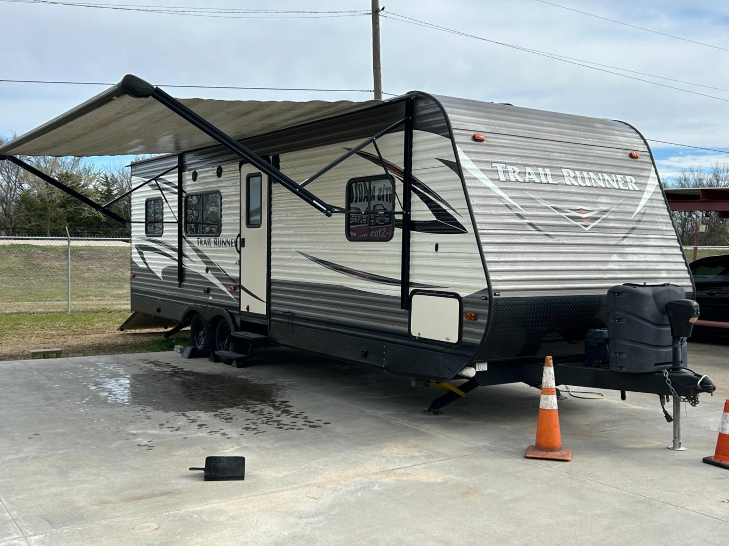 2017 BROWN /TAN HEARTLAND TRAIL RUNNER TOY HAULER (5SFEB3025HE) , located at 17760 Hwy 62, Morris, OK, 74445, 35.609104, -95.877060 - Get ready to take your family camping and spend some time outdoors playing with your off-road toys. Take this 2017 Heartland Trail Runner 26TH toy hauler travel trailer to the outdoor playground of your choice! As you walk into this camper you will notice the kitchen, it has a 3 burner stove, micro - Photo#0